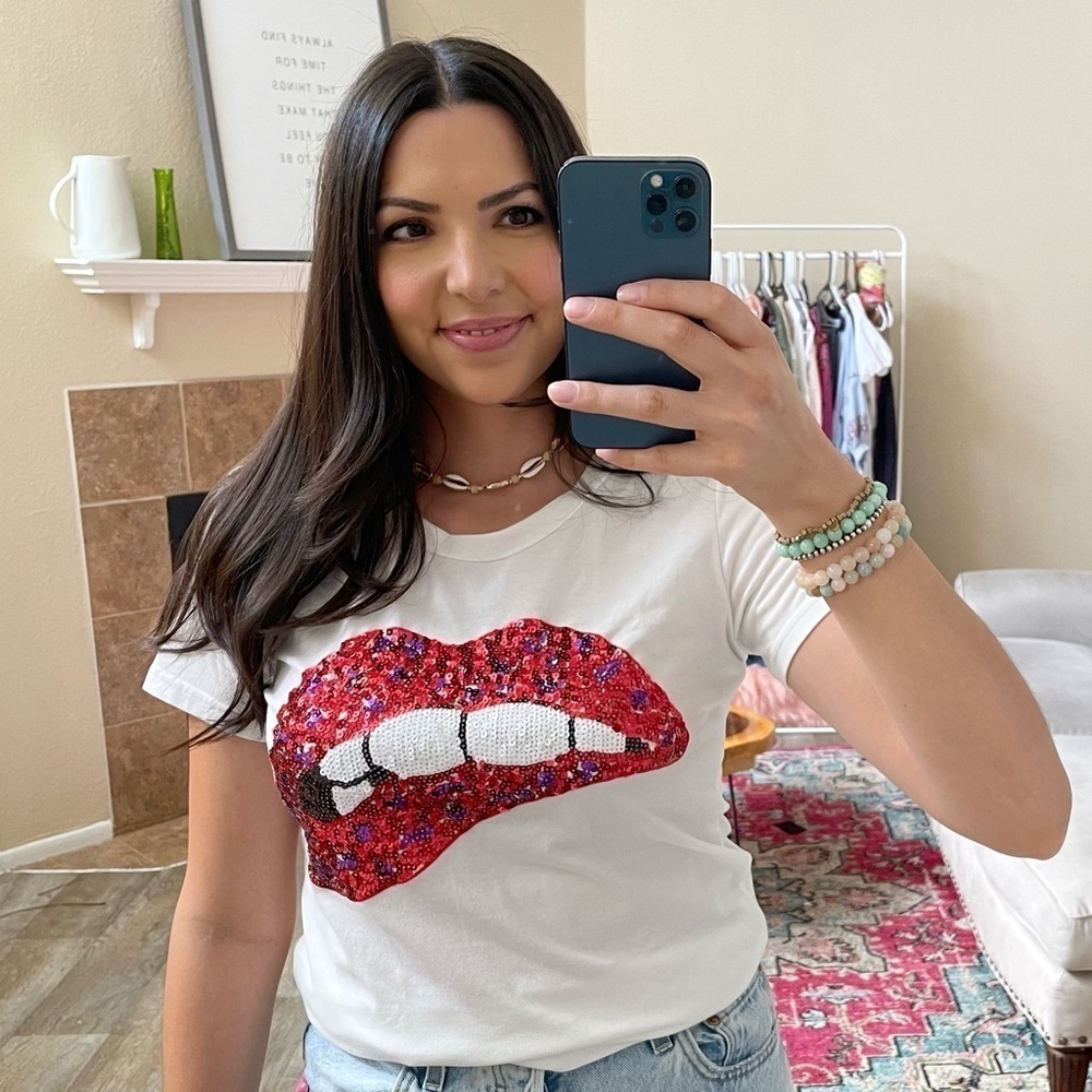 Sequined red lip white tee shirt